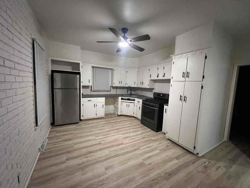 1833 2nd St - Photo 3 of 10