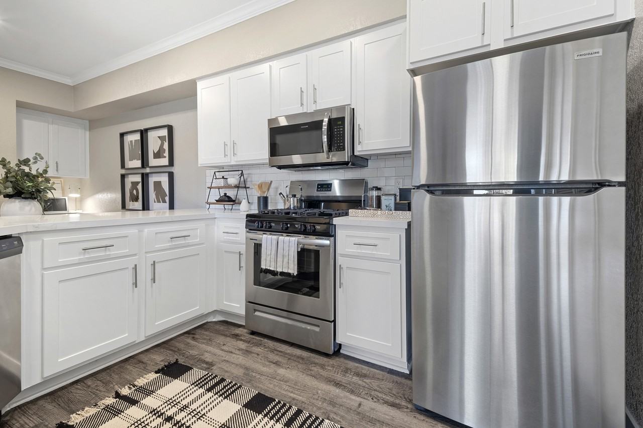 Estancia at Mission Grove - Photo 3 of 25