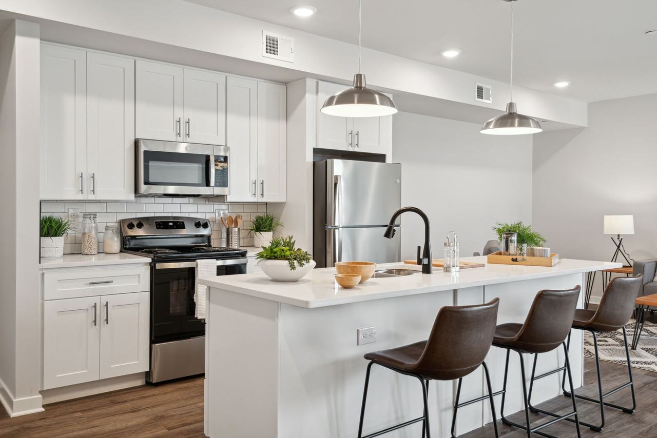 101 Oxford - Photo 3 of 21