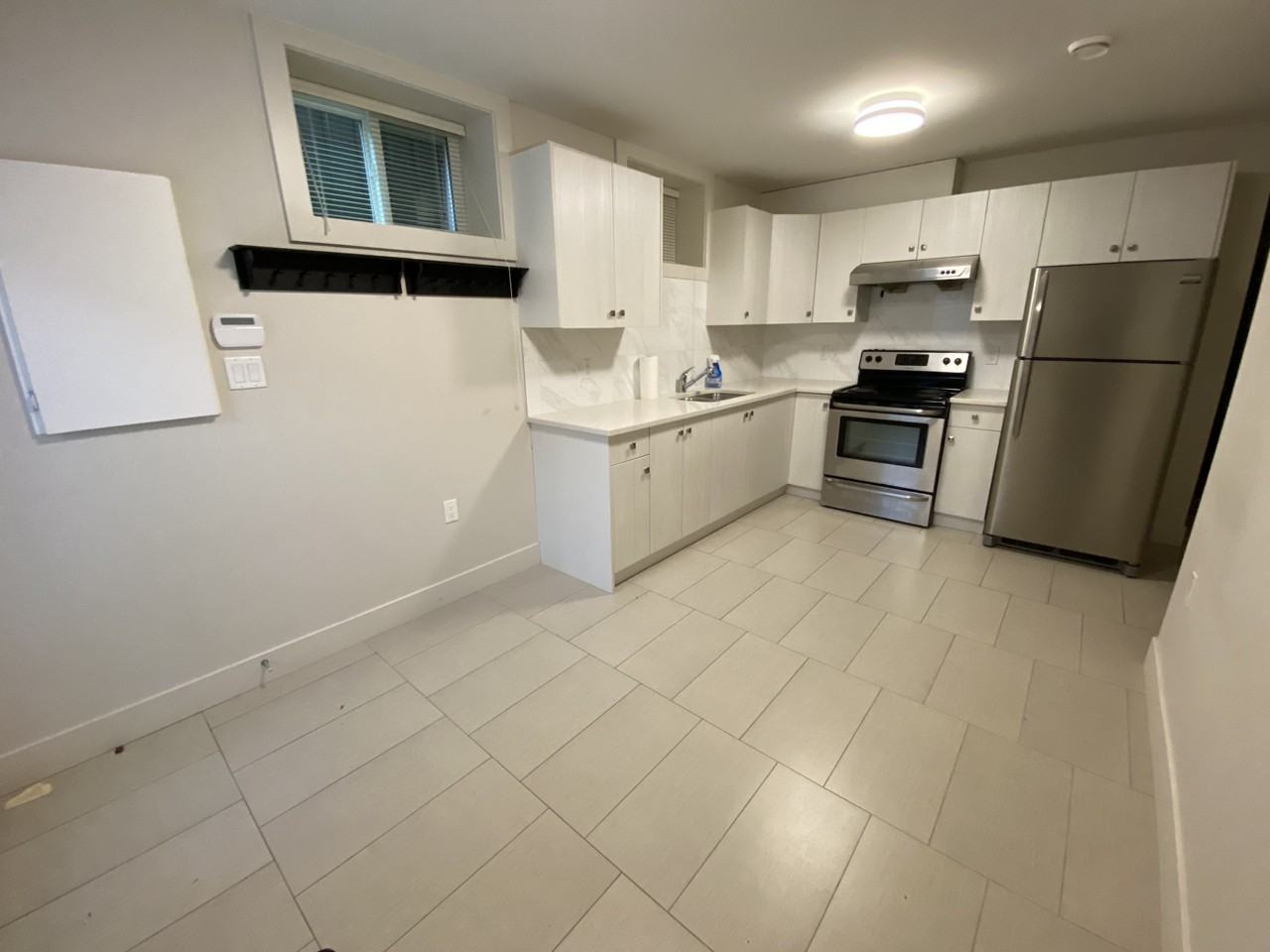 3127 E 54th Ave - Photo 2 of 4