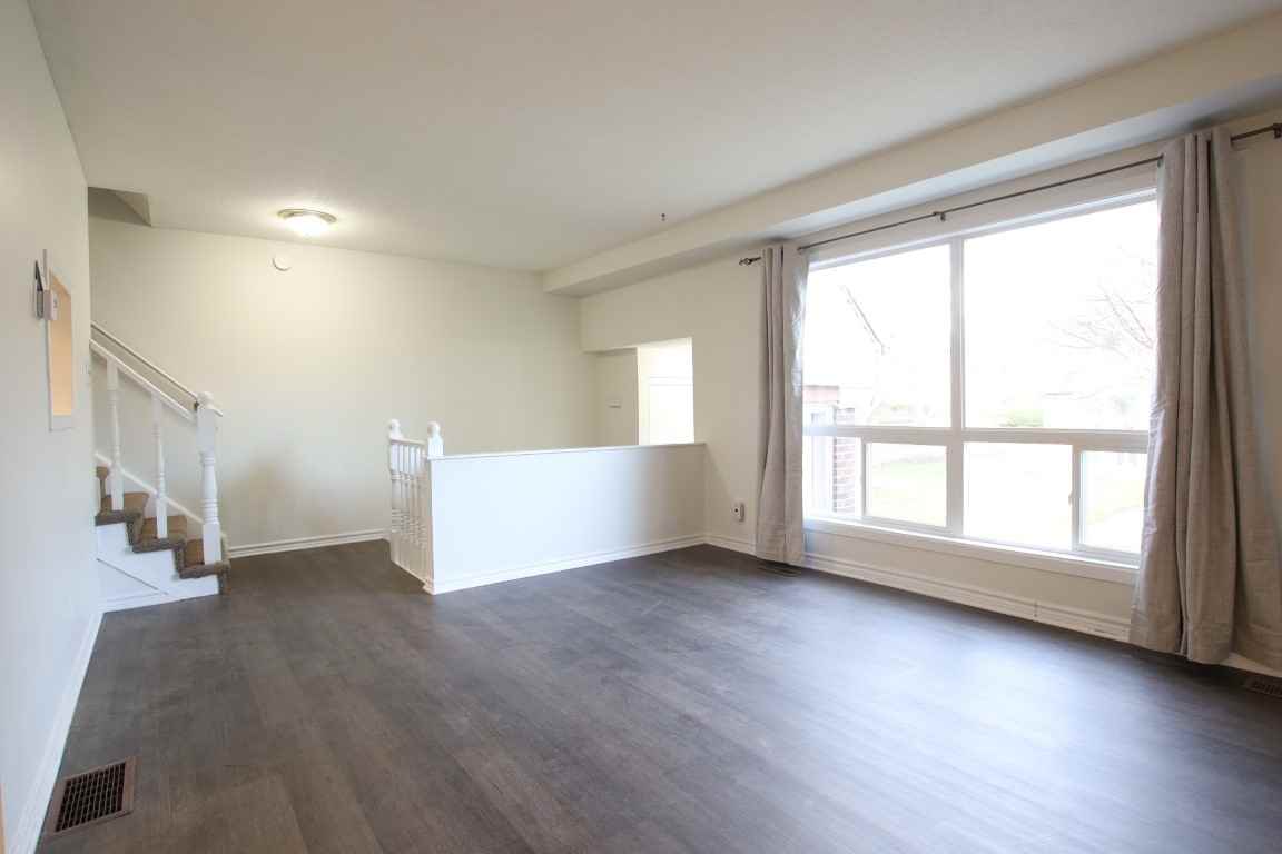 32 Forester Cres - Photo 2 of 17