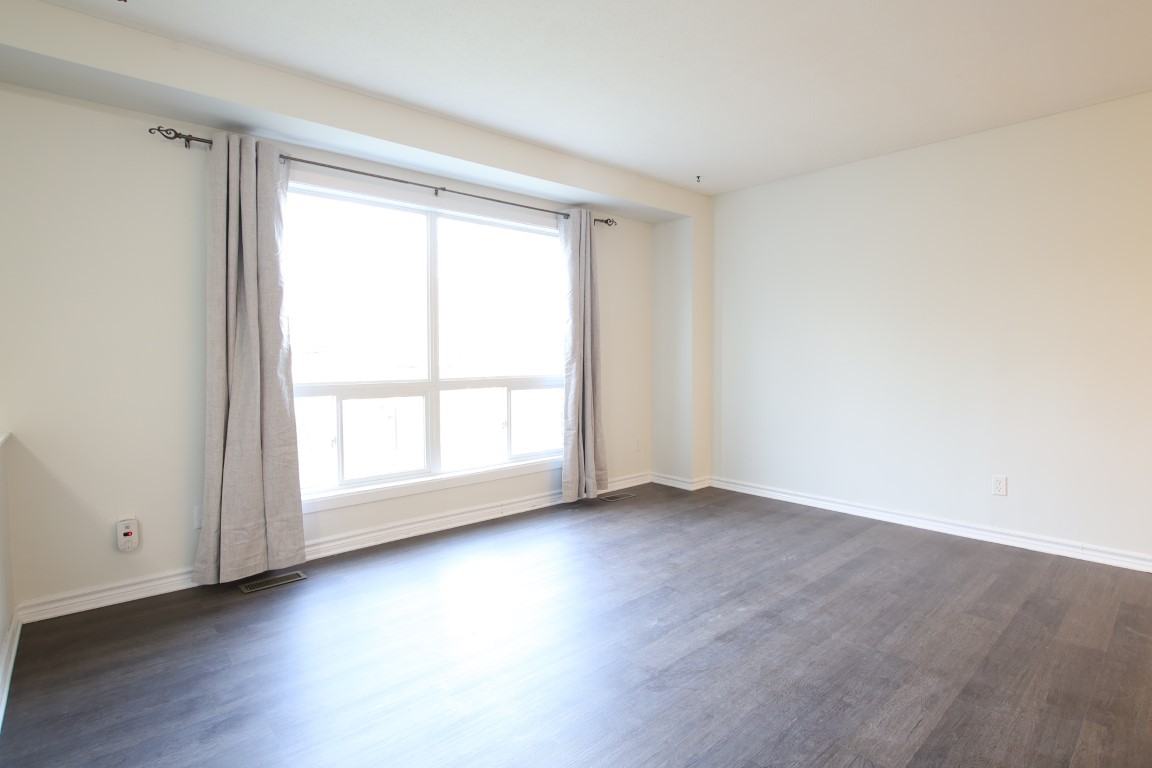 32 Forester Cres - Photo 3 of 17