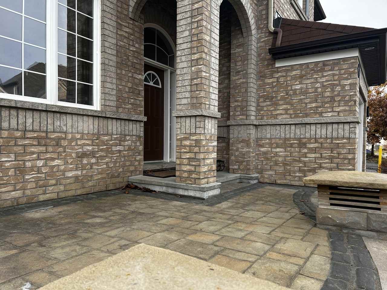 139 Ingersoll Cres - Photo 2 of 32