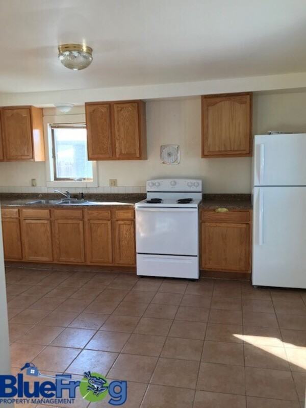 744 W Main St - Photo 3 of 15