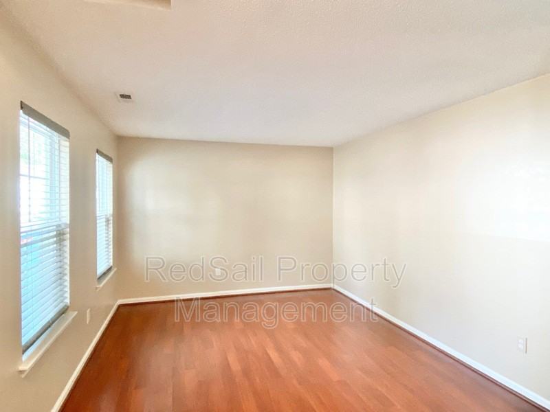 204 Gate House Rd - Photo 2 of 25