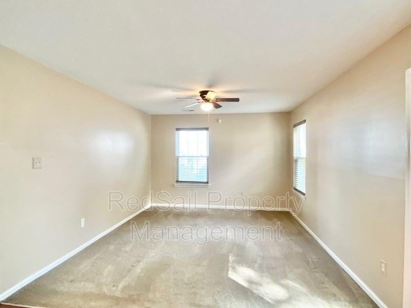 204 Gate House Rd - Photo 3 of 25