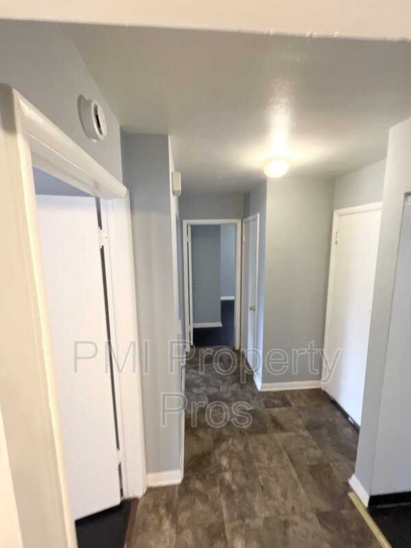 3823 N 39th St Lowr - Photo 2 of 4