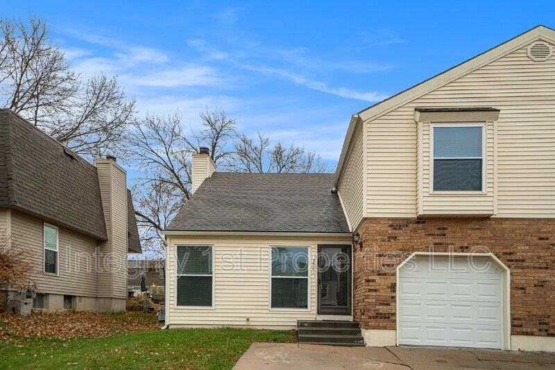 3541 Ne 72nd Ter - Photo 2 of 20