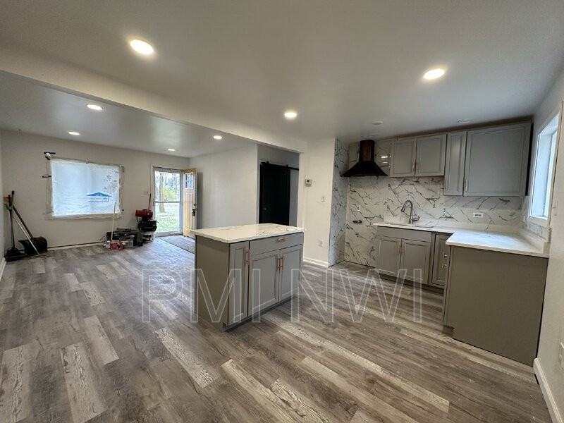1216 Gibson Pl - Photo 3 of 16