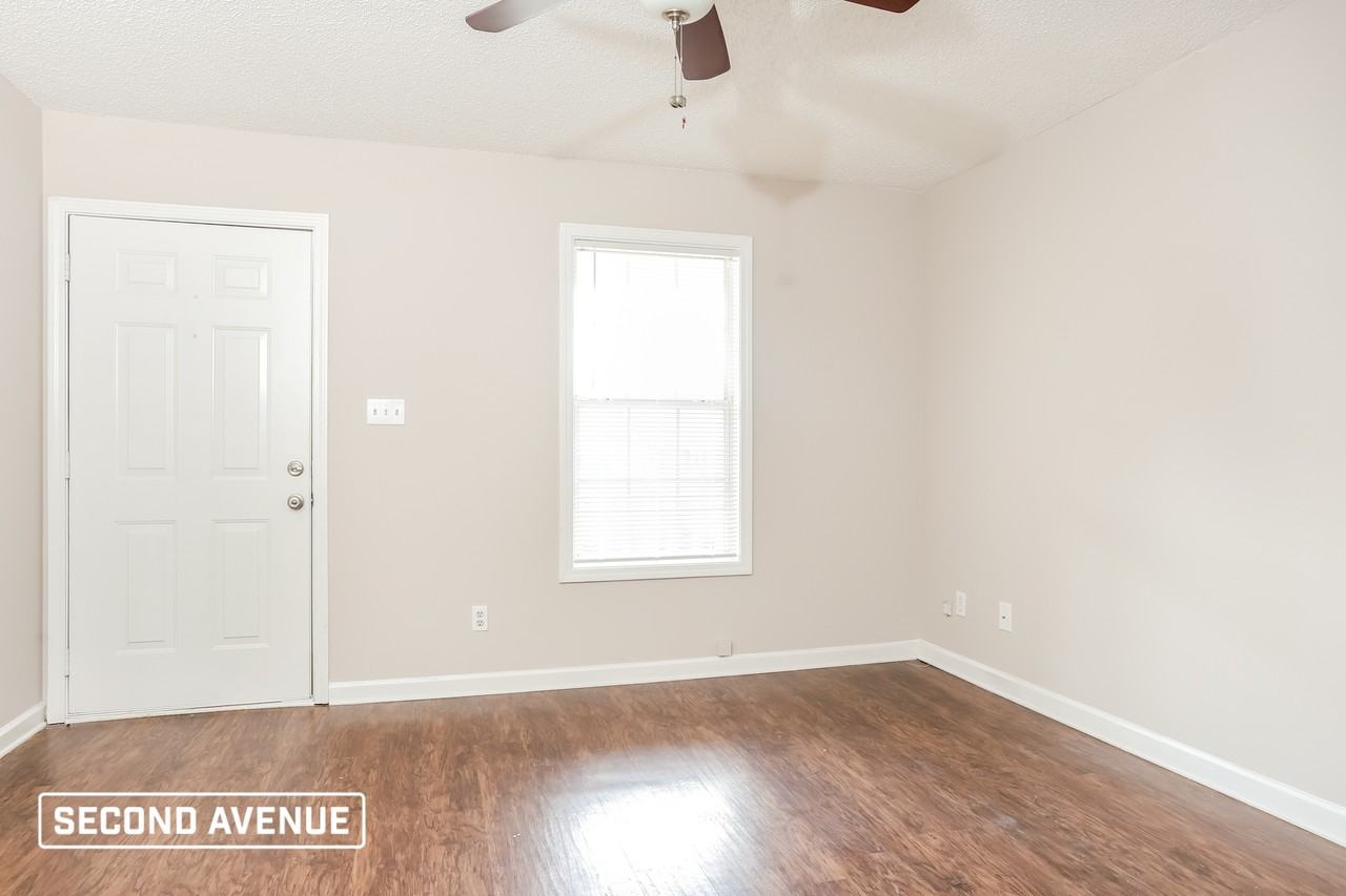 1402 N Hampton Dr - Photo 2 of 20