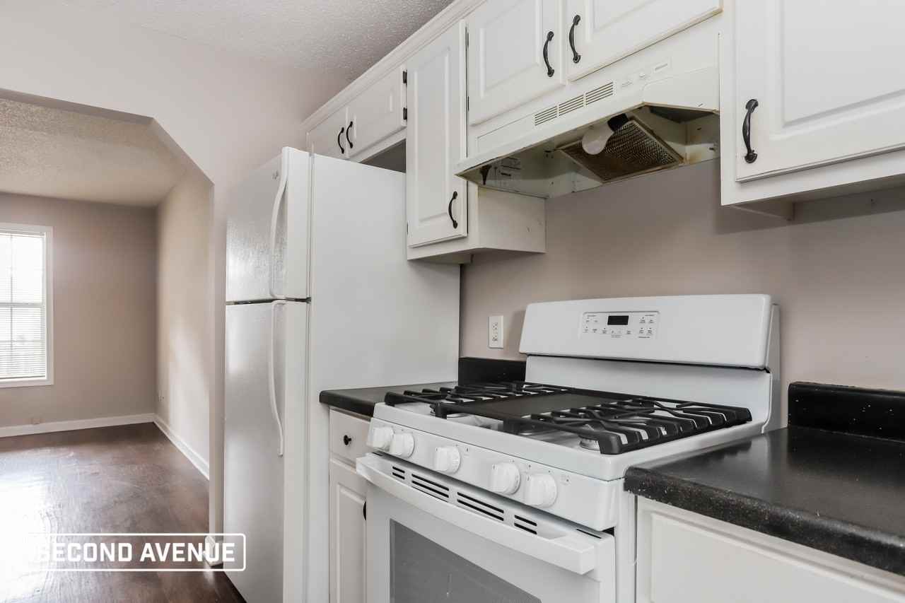 1402 N Hampton Dr - Photo 7 of 20