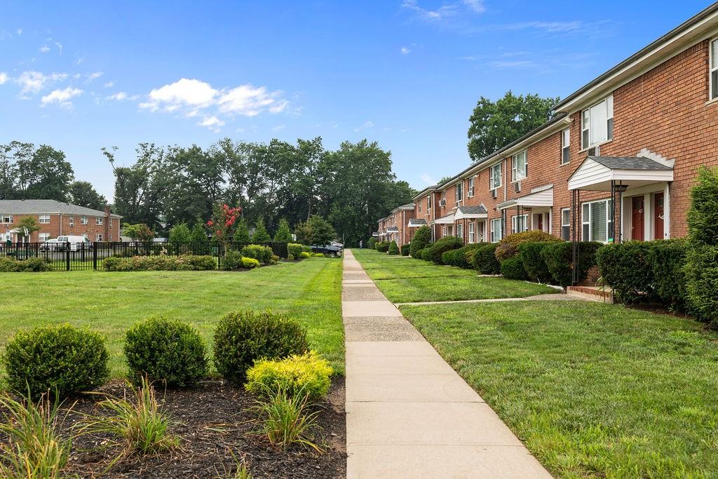 Hampton Gardens - Photo 3 of 16