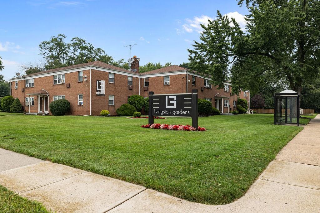 Livingston Gardens - Photo 7 of 38