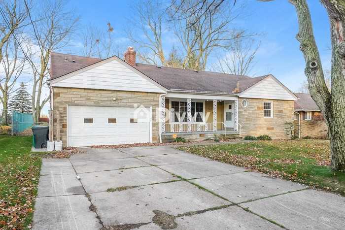 762 Edgewood Rd - Photo 3 of 21