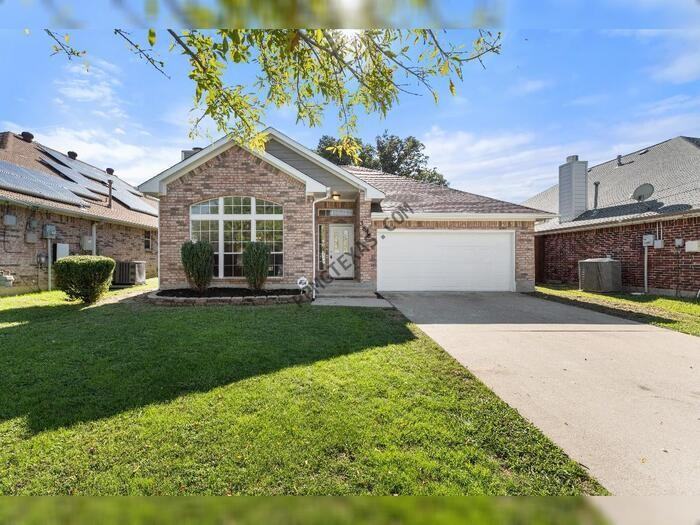 3846 Evergreen St - Photo 2 of 37