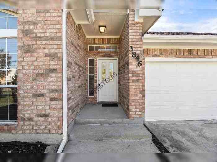 3846 Evergreen St - Photo 3 of 37