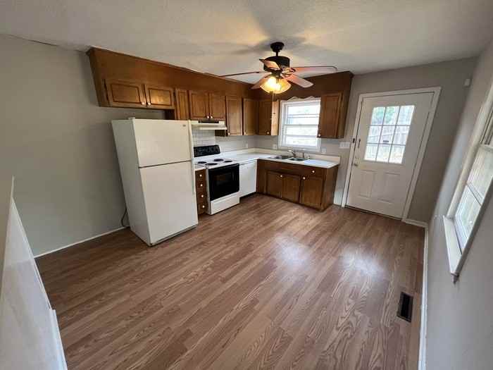 123 Hunter Dr - Photo 3 of 10