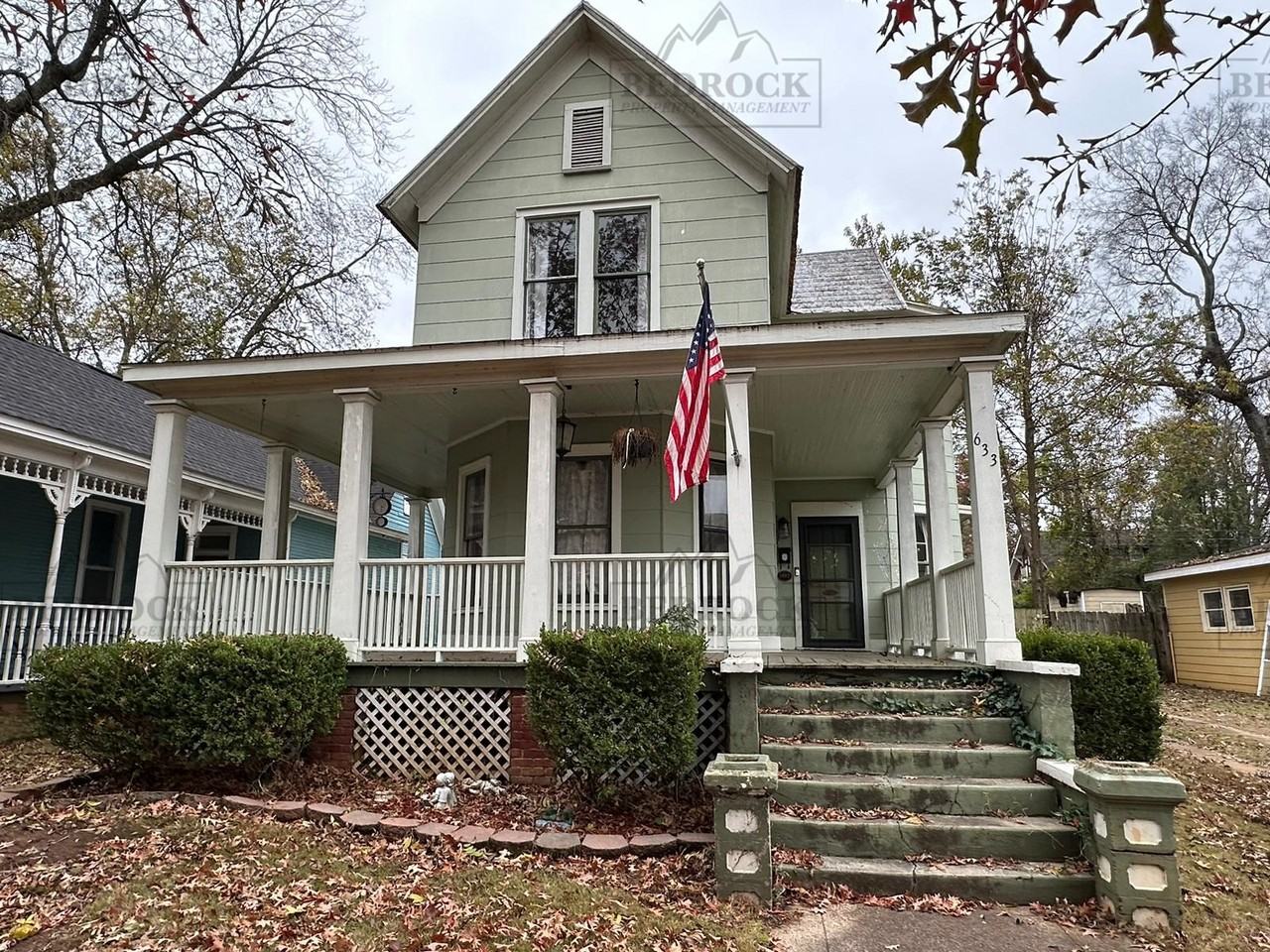 633 Moulton Street East #1