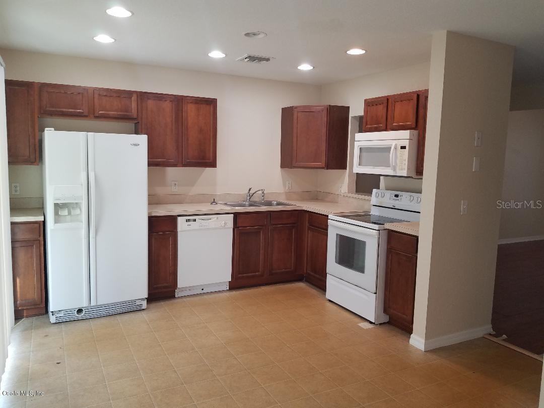 1935 Sw 31st Ave #102 - Photo 7 of 20