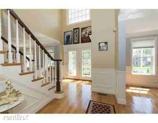 335 S Washington St - Photo 2 of 11