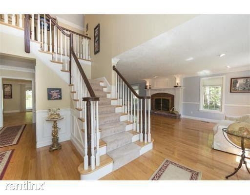 335 S Washington St - Photo 3 of 11