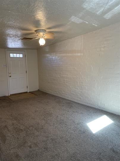 214 Pine St Se - Photo 3 of 12