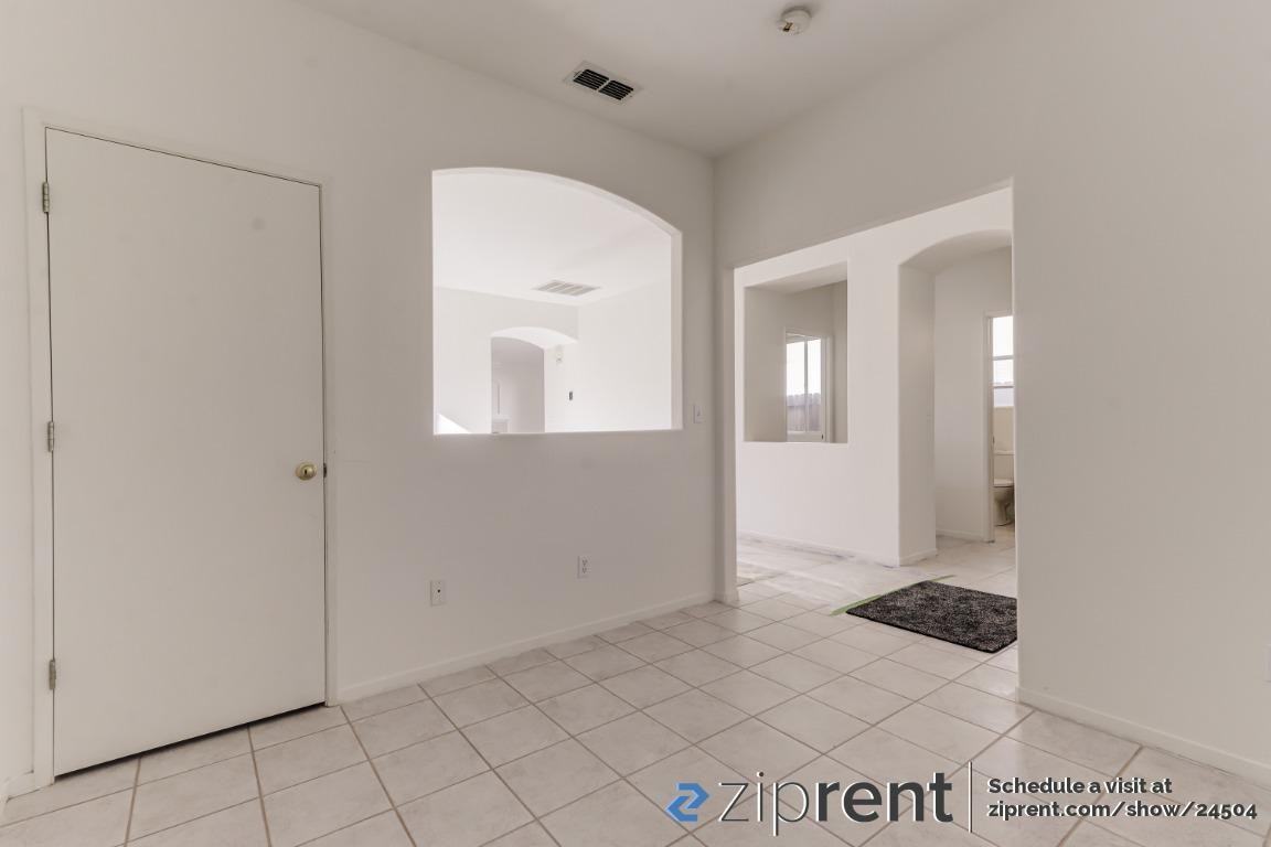 9392 Lakepoint Dr - Photo 2 of 20