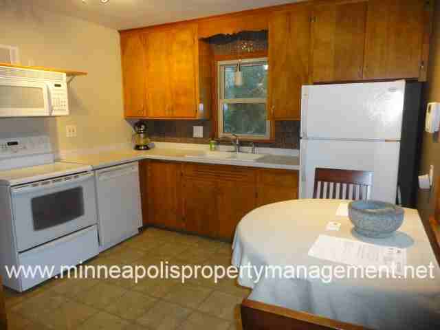 1252 Danforth St N - Photo 2 of 15