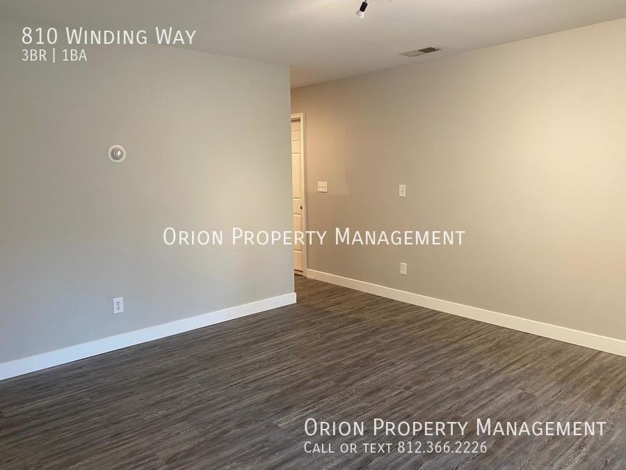 810 W Winding Way - Photo 2 of 10