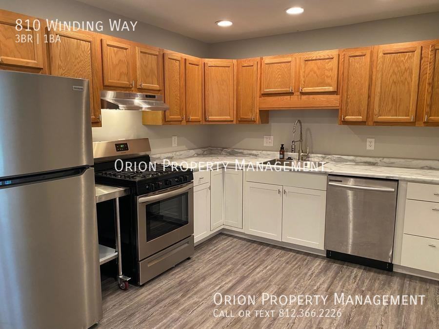 810 W Winding Way - Photo 3 of 10