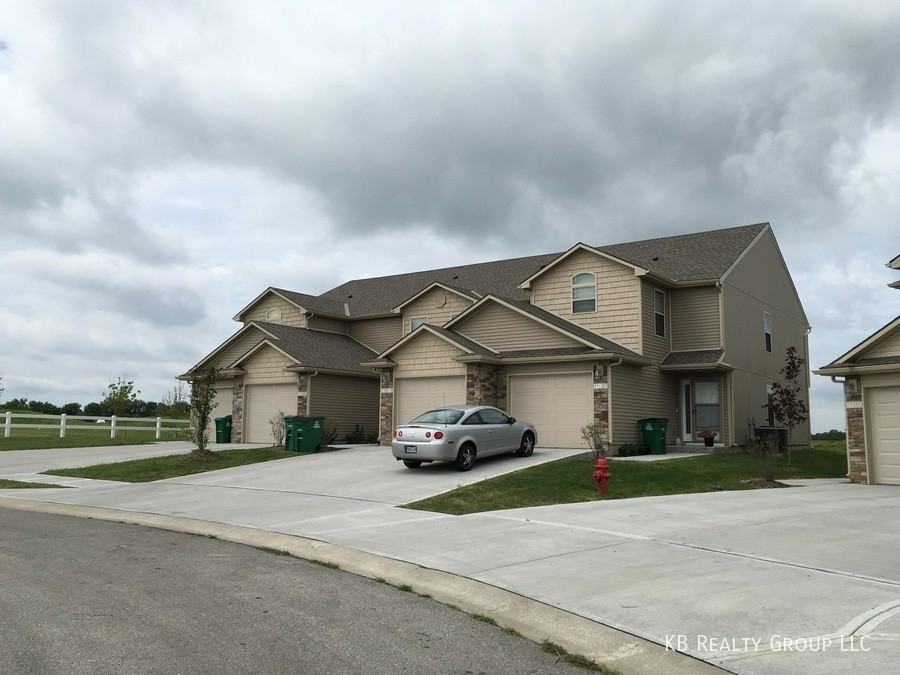 11017 Daniel Ct - Photo 3 of 17