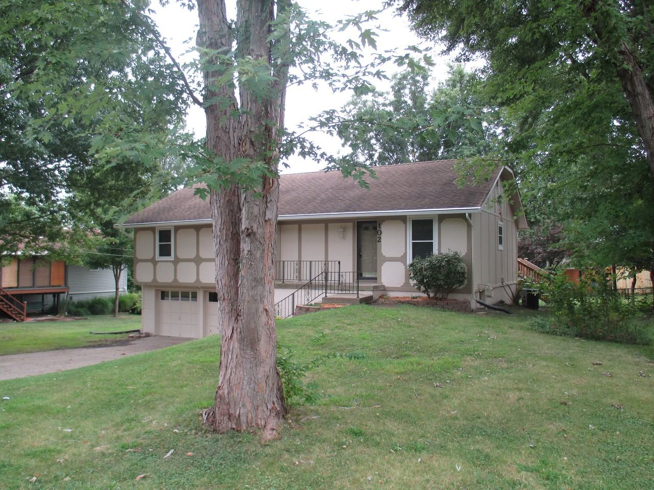 102 Gilbert St - Photo 3 of 20