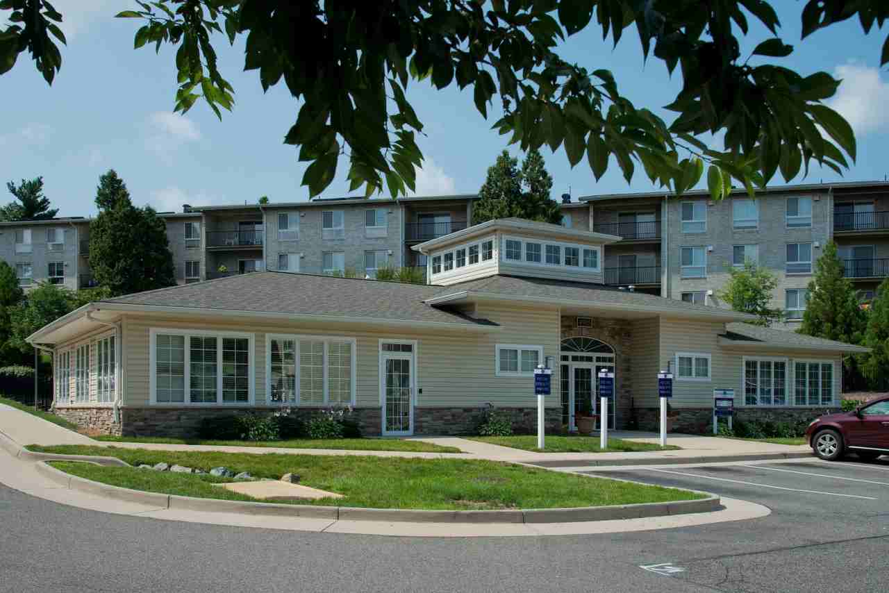 Crystal Woods - Photo 2 of 8