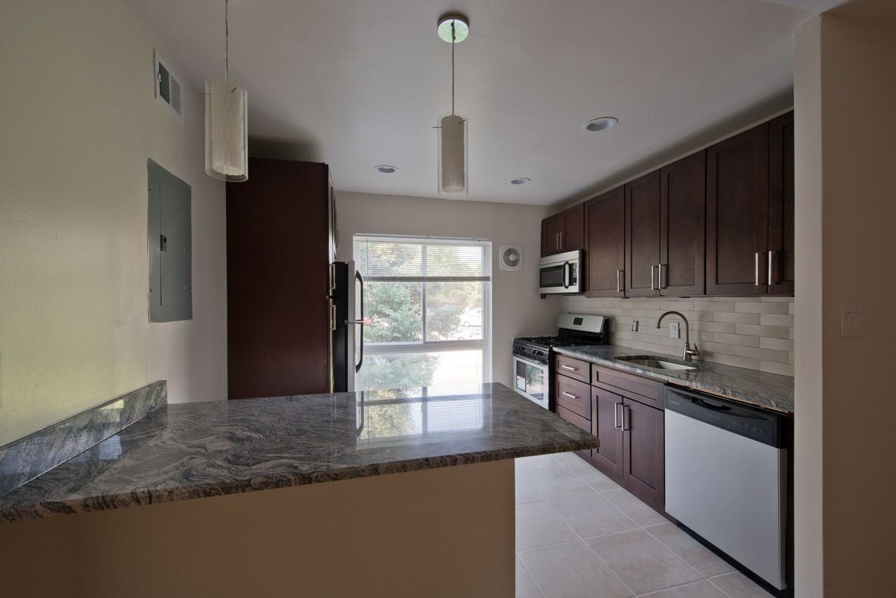 Crystal Woods - Photo 4 of 8