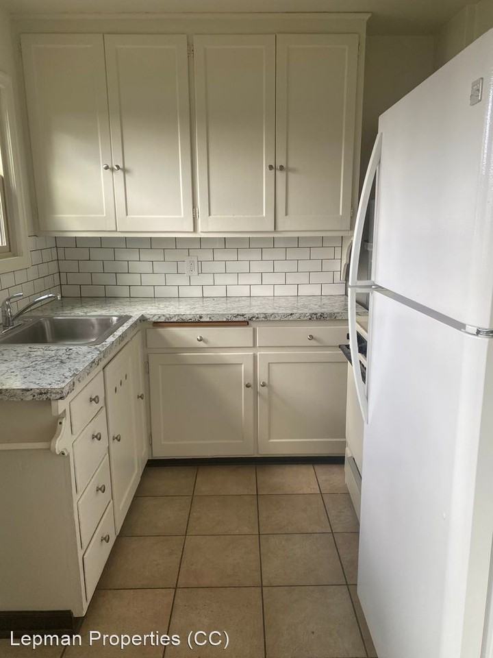 Jansen Manor 921 -11th Ave SW - Photo 3 of 11