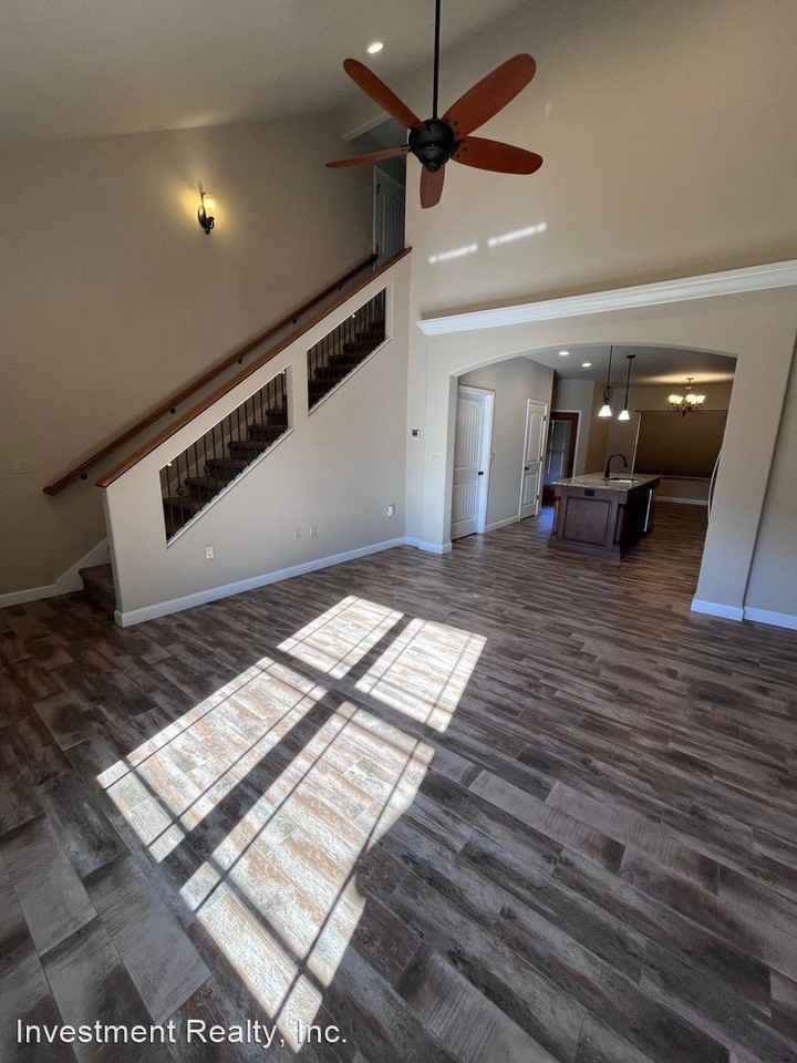 315 - 317 Pebblestone - Photo 2 of 10