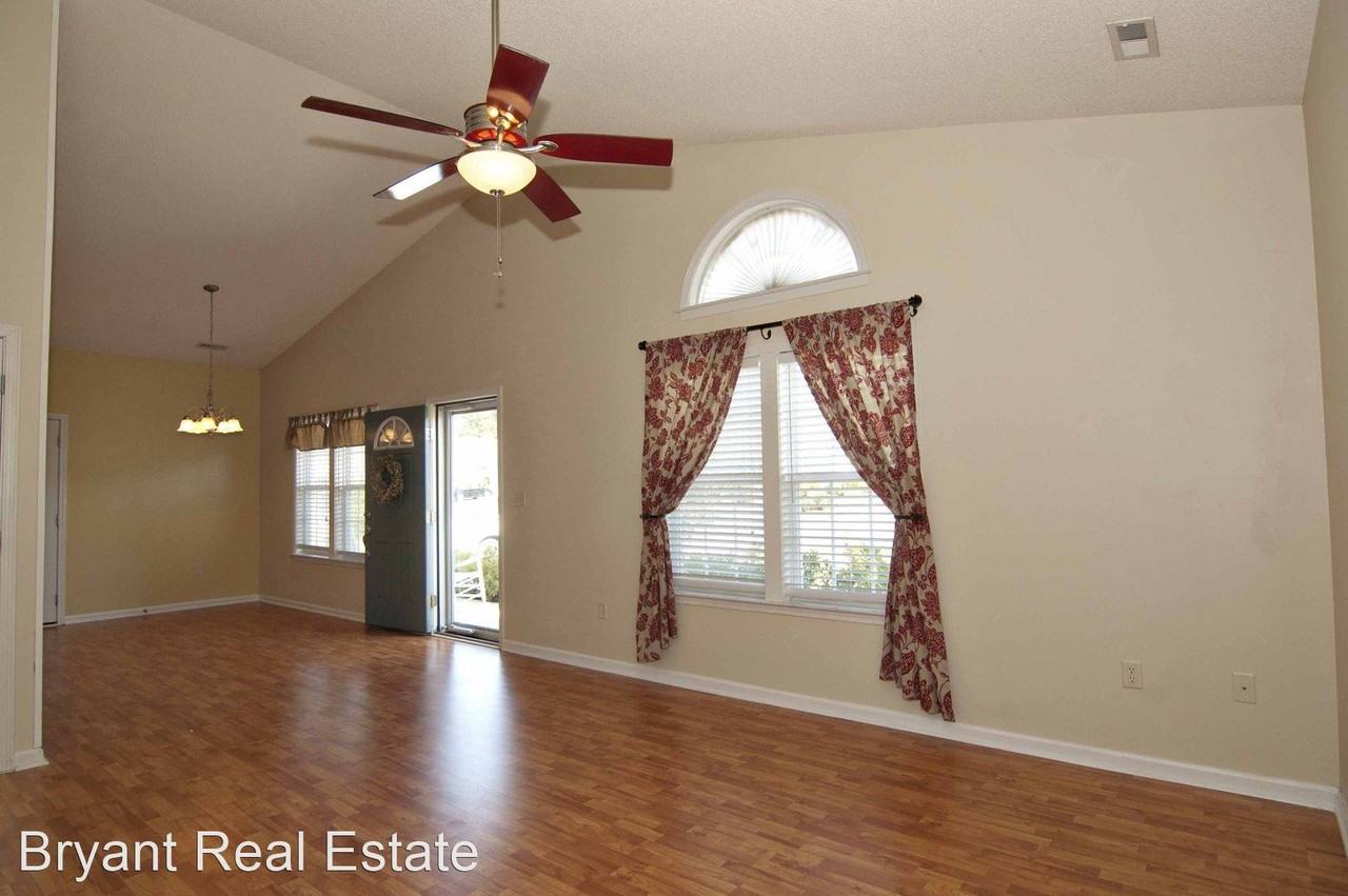 133 N Palm Dr - Photo 2 of 10