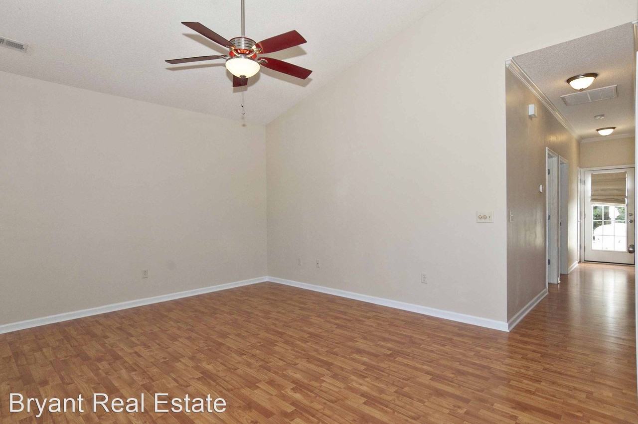 133 N Palm Dr - Photo 3 of 10