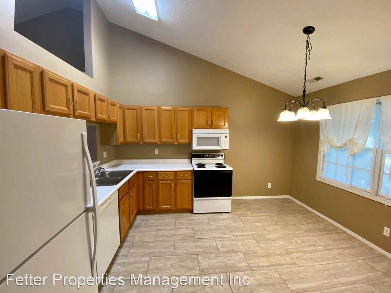 2809 N Stockwell Rd - Photo 3 of 37