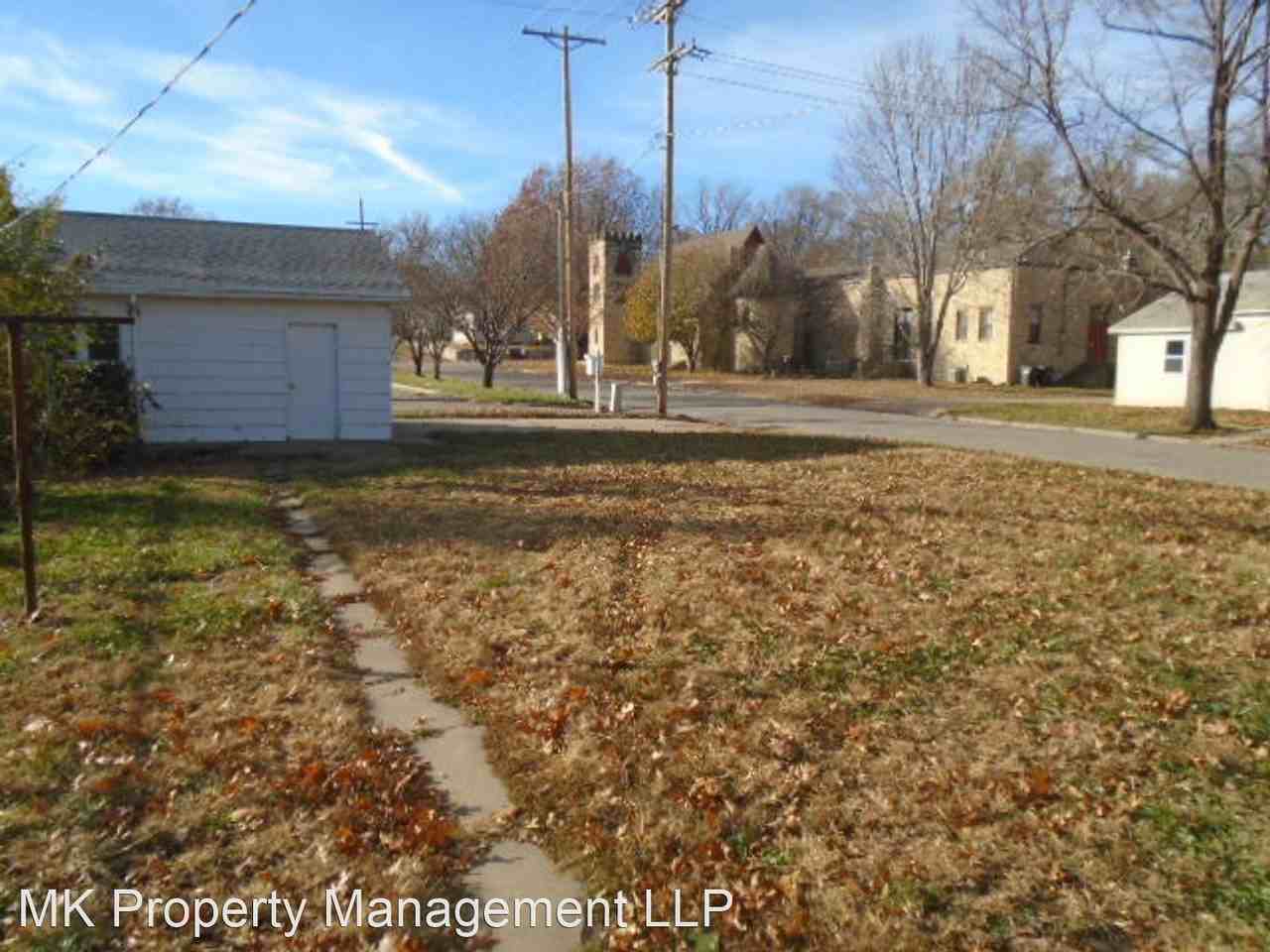 615 Ash St - Photo 3 of 16