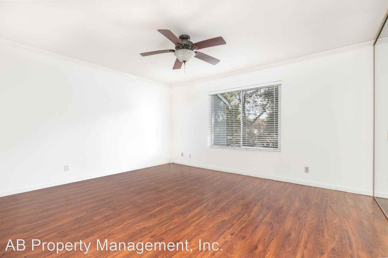 622 Sycamore Cir - Photo 3 of 13