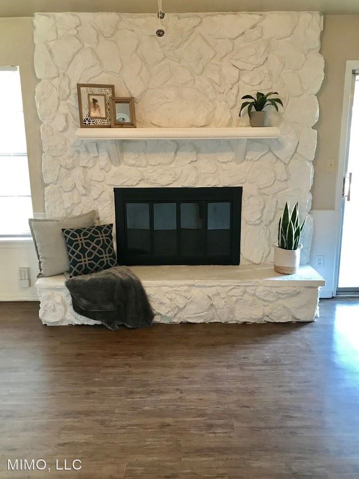 1445 Sw 70th St - Photo 3 of 23