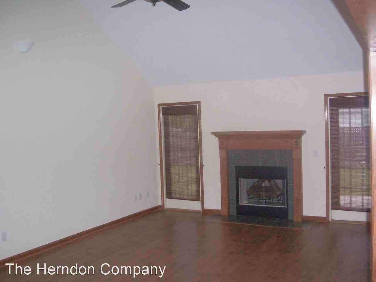 179 Oak St - Photo 3 of 17
