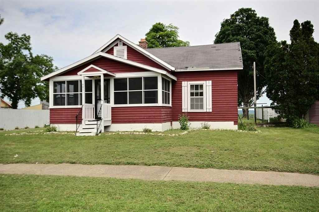 401 S Oak St - Photo 2 of 13