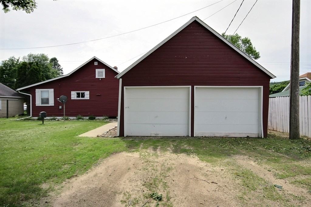 401 S Oak St - Photo 3 of 13