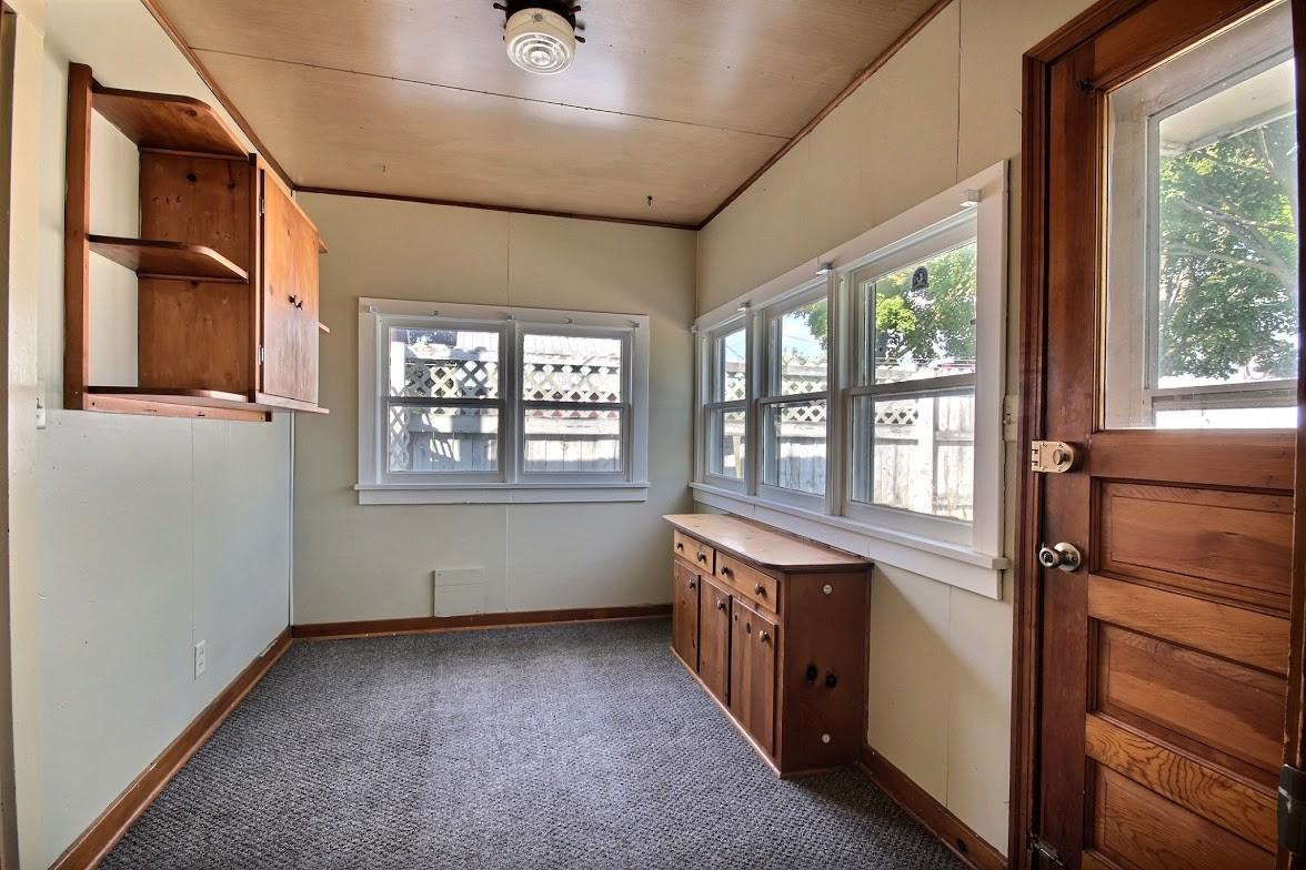 407 S Oak St - Photo 3 of 7