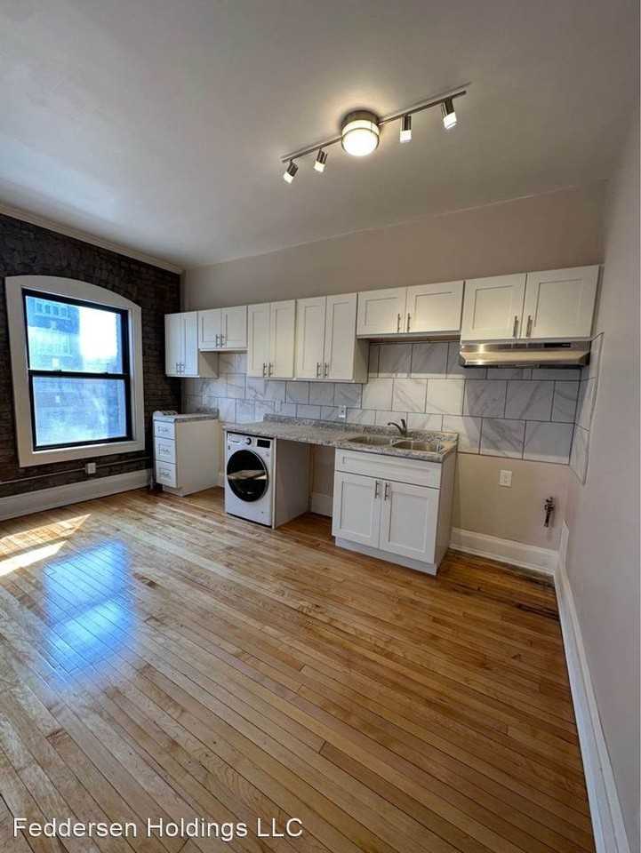 306 Oak Grove Street - Photo 3 of 5