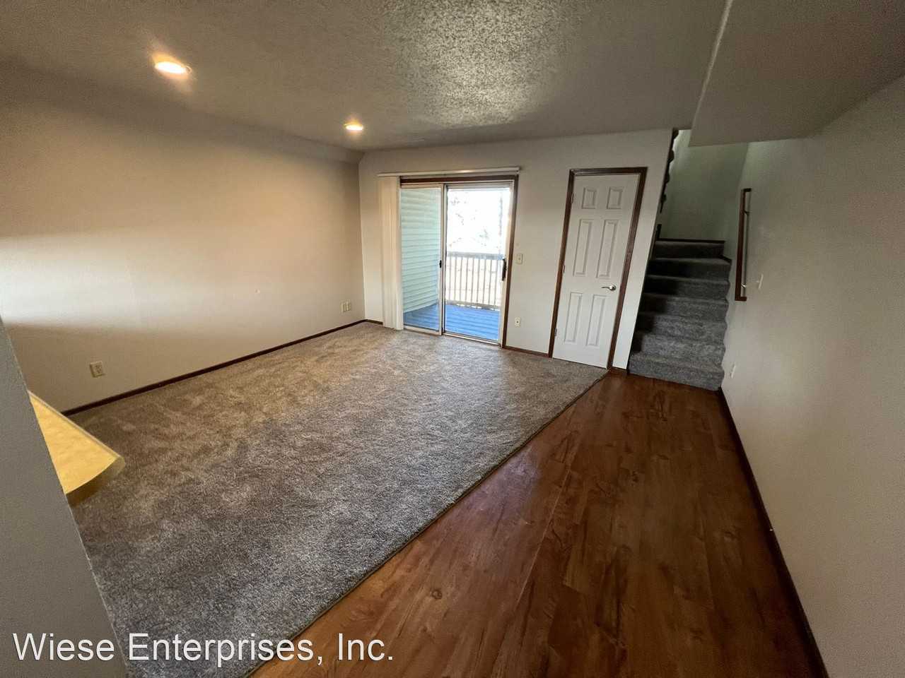 Lincoln Edge Townhomes and Apartments - Photo 2 of 50