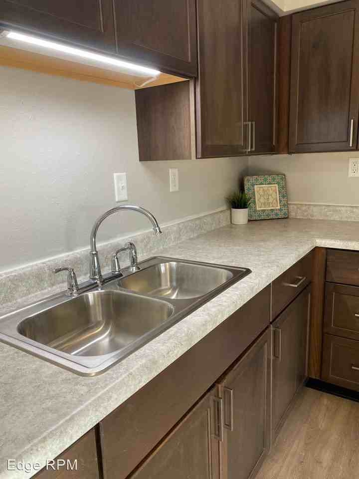 417 501 S 1st Avenue Apartments in New Hampton, IA 50659 Zumper