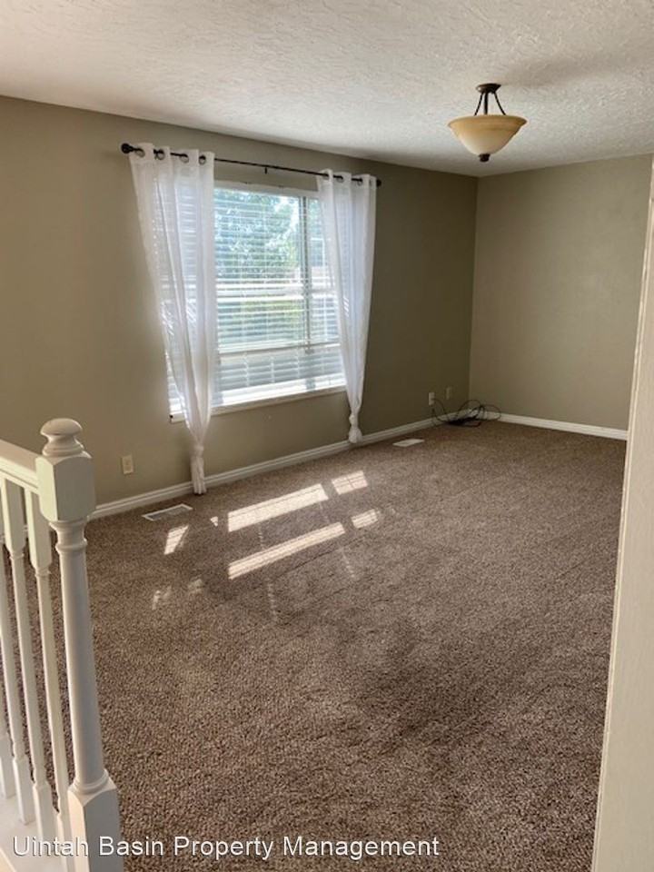 1045 W 190 S - Photo 3 of 22